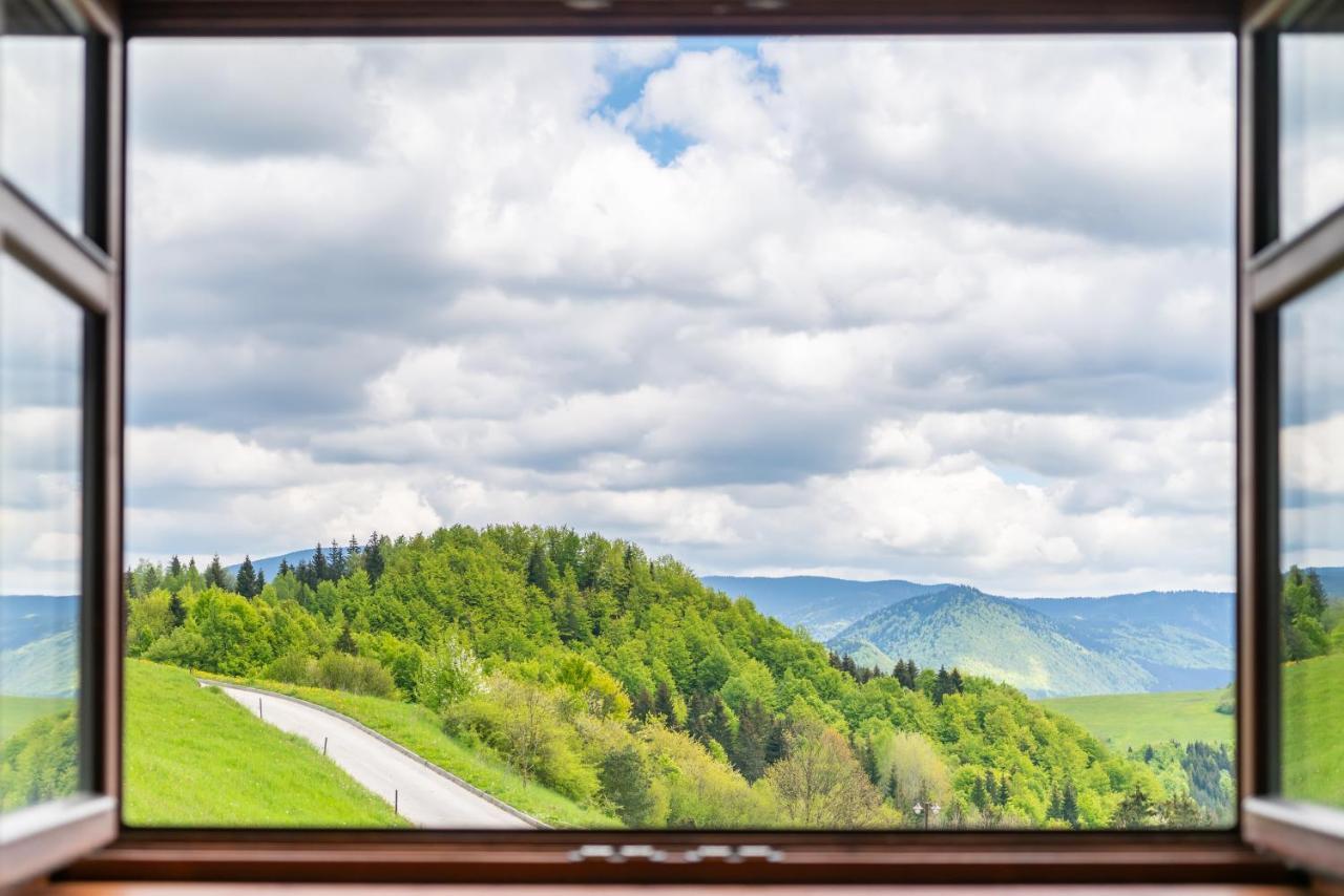 Salas Syrex Zázrivá Buitenkant foto